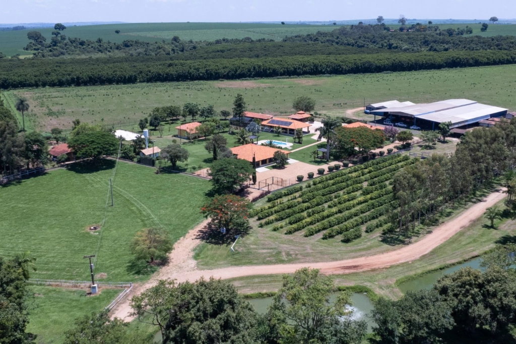 Divulgação/Bayer |
Sede da fazenda Estância, com 1,2 mil hectares agora dedicados à agricultura regenerativa